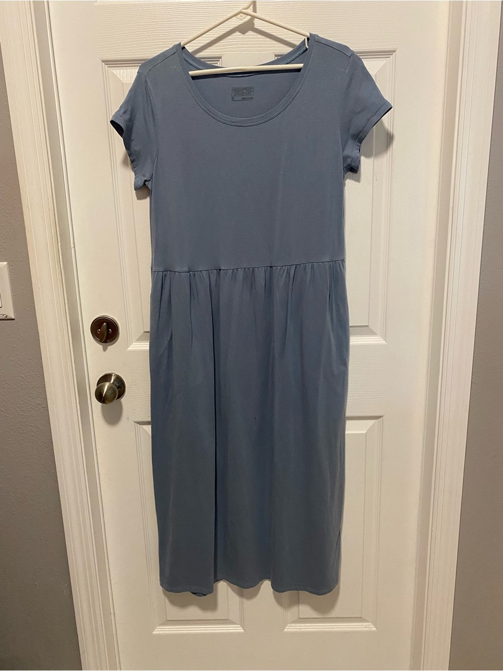 Simple Scoop Neck Midi Dress in Dusty Blue